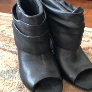 Vince Camuto gently worn booties